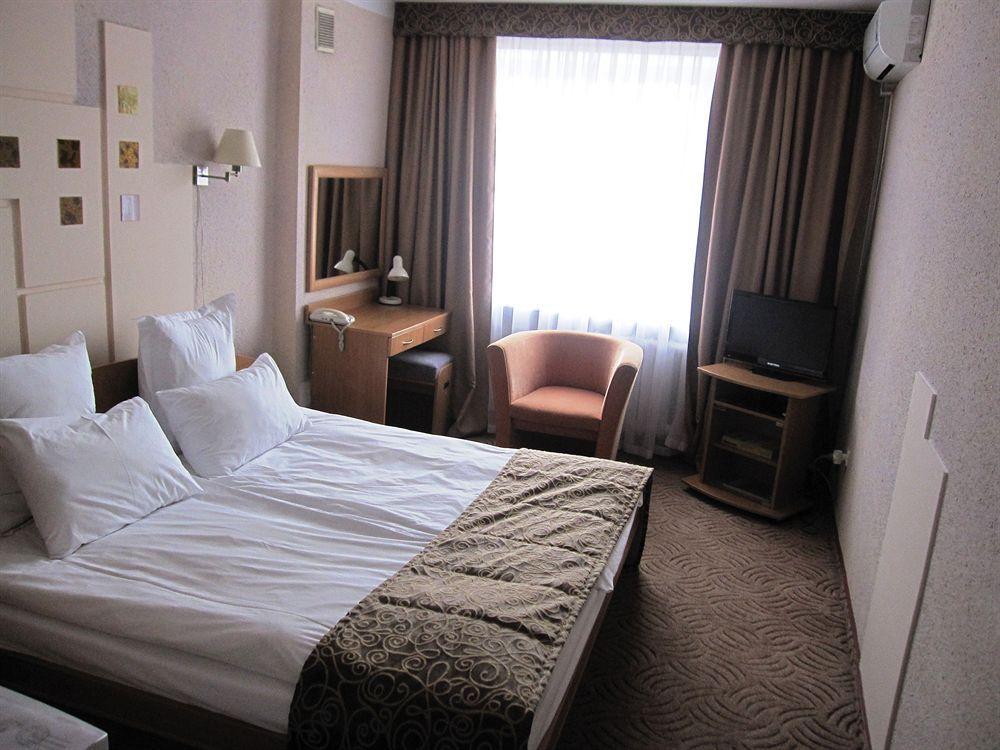 Conference Hotel Suputnyk リヴィウ エクステリア 写真