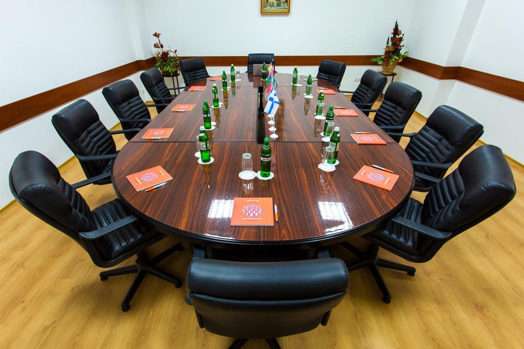 Conference Hotel Suputnyk リヴィウ エクステリア 写真