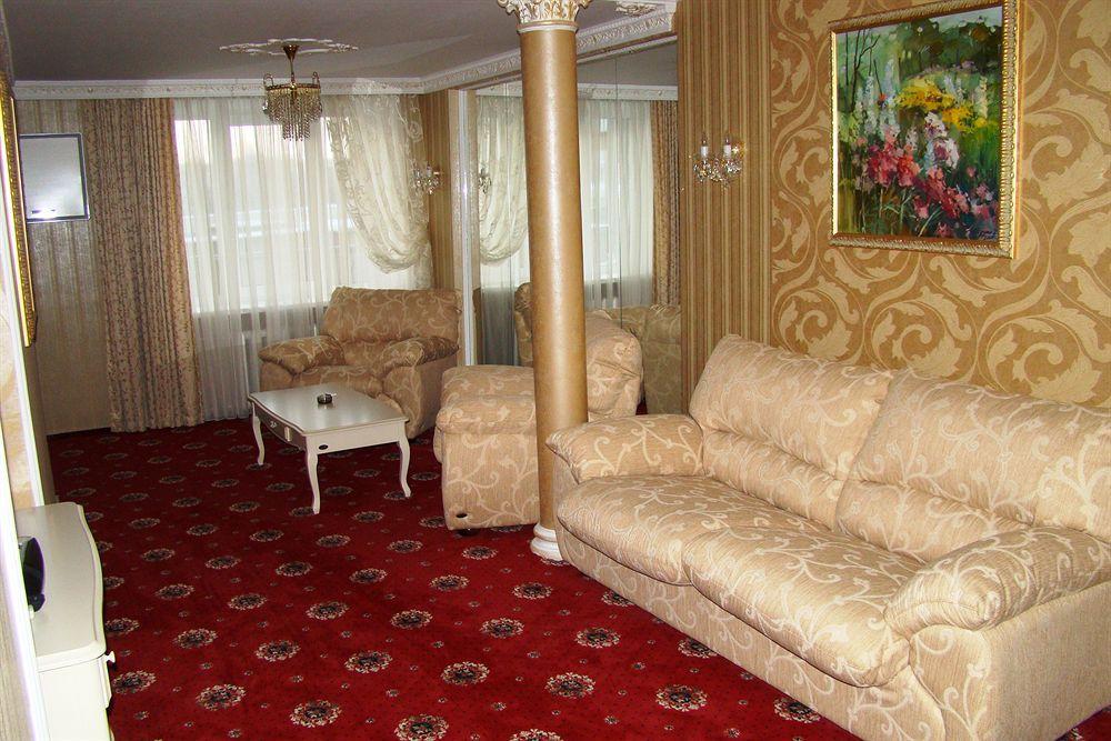 Conference Hotel Suputnyk リヴィウ エクステリア 写真